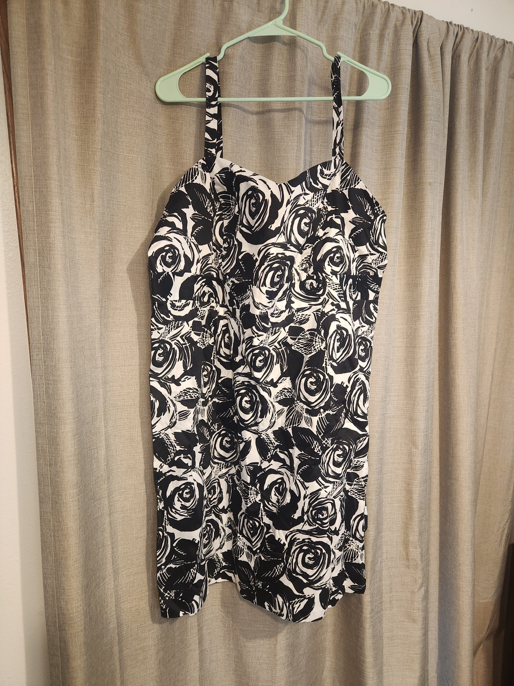 Black & White Rose Print Sleeveless Dress
